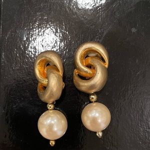 Vintage, gold and pearl dangle earrings. Clip on.